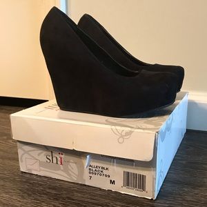 Black Shi Wedges